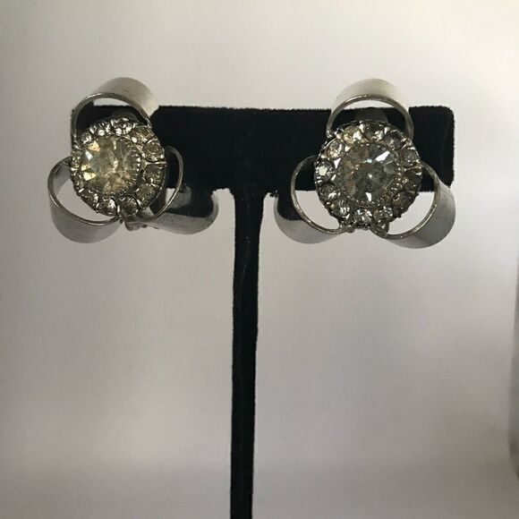 Germany made vintage chunky charm bracelet with clip on earrings. - Picture 3 of 10